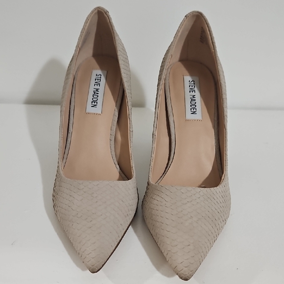 EUC Steve Madden Women's Beige Textured Heels pointed-toe heeled shoe - Picture 1 of 9